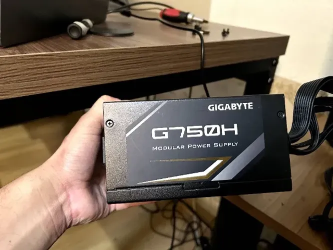 Fonte Gigabyte 750w 80 Plus Gold Modular