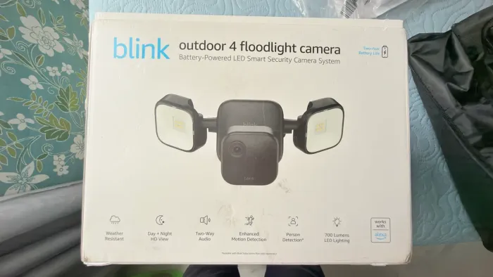 Câmera Segurança Lâmpada Led Outdoor Blink com Sensor de Movimento e Wifi Preta