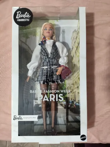 boneca Barbie signature fashion week paris 