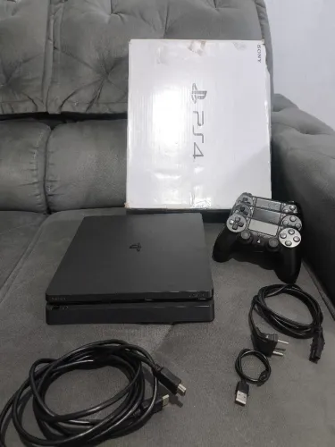 Vendo Play Sration 4 Slim 500 Gb Com 3 Manetes e vários jogos !! 