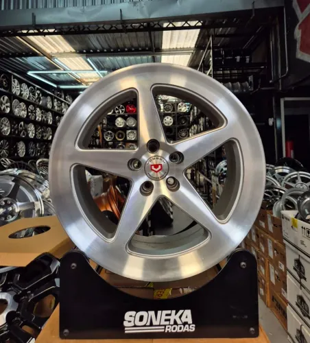 Jogo de rodas VOSSEN LC101 aro 18 - 5x100