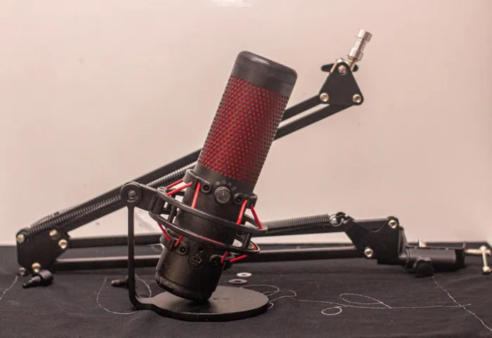 Vendo microfone HYPERX QUADCAST VERMELHO