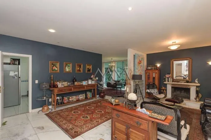 Casa à Venda no Condomínio Canto das Águas com 4 Quartos- 460m².