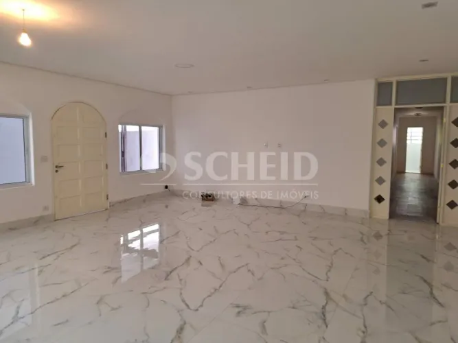 Casa Para Alugar de 360,00m² útil, com 4 quartos uma suíte 4 vagas, na Vila Mascote.