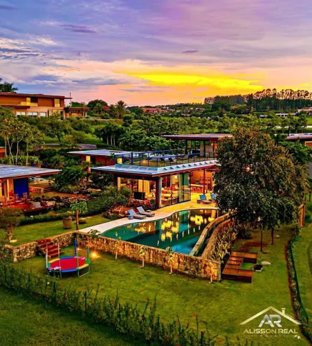 Casa inspirada em Bali com vista p/ lago, campo de Golfe, Fazenda Boa Vista