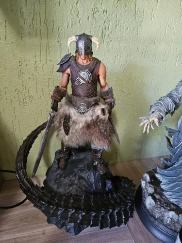 Dragonborn (Dovahkiin) de The Elder Scrolls V: Skyrim fabricada pela Gaming Heads