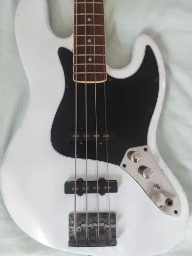 Baixo Jazz Bass