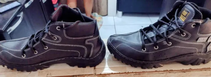 Sapato,botina CAT Número 41,42 novo zap *