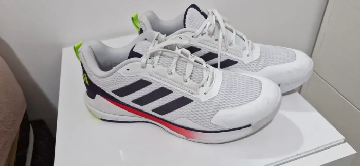 Tenis adidas original praticamente novo uma vez usado
