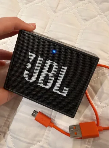 Caixa jbl go pequena preta