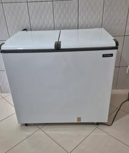 Freezer ECH350, Horizontal, 2 portas, capacidade de 325L, Esmaltec Branco 127V