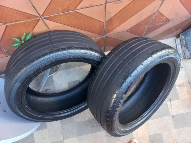 DESAPEGANDO PNEUS ARO 18 225/45 R18, 4 PNEUS MEIA VIDA , EM ÓTIMO ESTADO 
