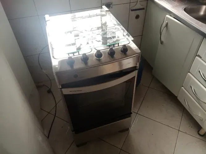 Vende-se fogão Brastemp 4 bocas com forno