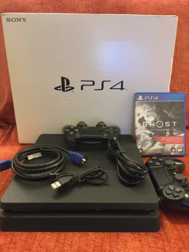 PS4 Slim SSD 1TB + 2 Controles Originais + Ghost of Tsushima + Caixa