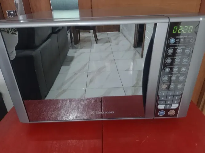 Vendo microondas Eletrolux 31 litros 220volts