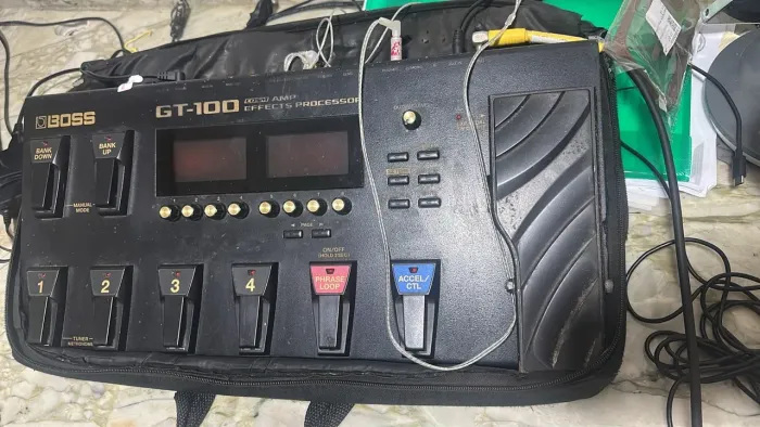 Pedaleira Boss gt100