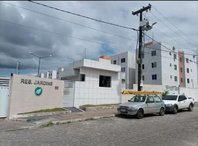 Apto em condomínio fechado no Alto do Matheus.