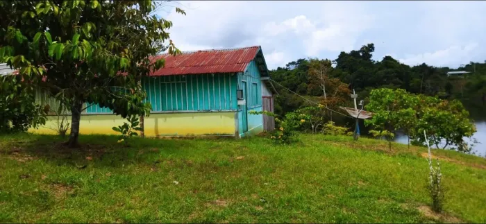 Lindo sítio e um flutuante am 010 km55