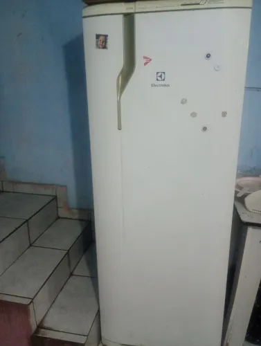 Geladeira Electrolux RFE39 Frost Free 322 Litros - A funcionar perfeitamente