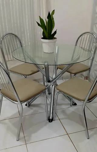 Mesa de Vidro com 4 Cadeiras