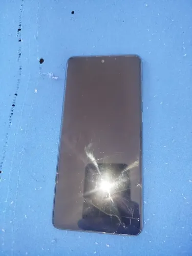 A71 da Samsung com tela trincada e alto falante com defeito.