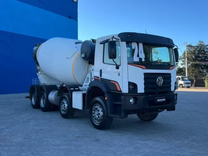 Caminhão Betoneira Volkswagen 27.260 8x4 2023/24 Vw 27260 10 m3