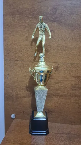 Troféu de futebol dourado