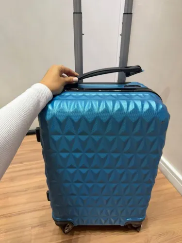 Mala de bordo P 10kg com avaria