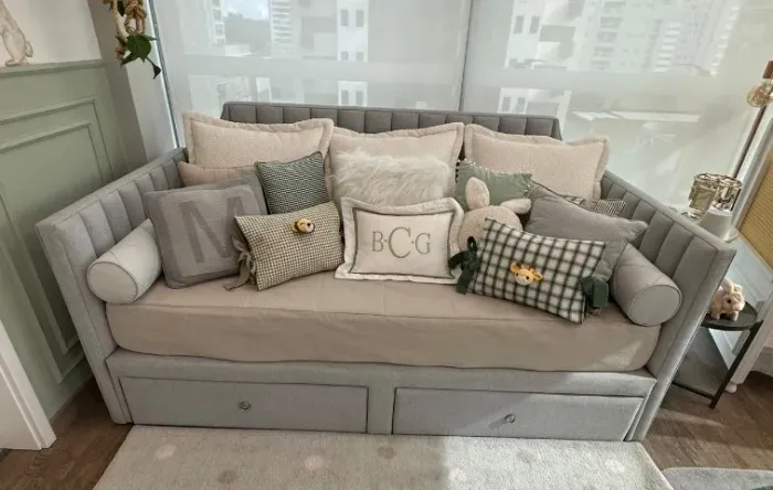 Cama com cabeceira