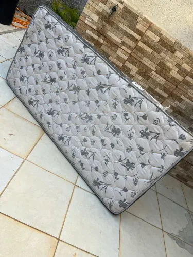 Colchão solteiro ortobom usado
