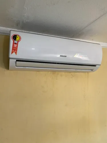 Vendo ar condicionado porém o motor da condensadora queimou. 