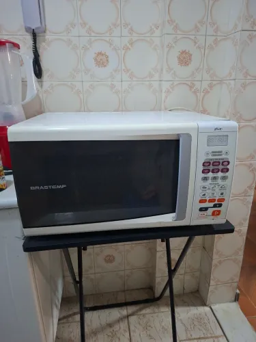 Microondas Brastemp 30L- Funcionando bem, apenas ponta do fio desgastada, sugiro troca.