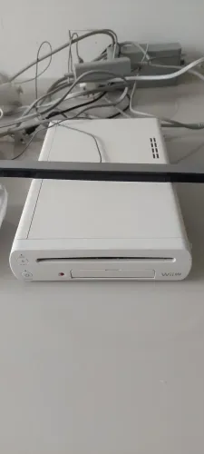 Nintendo Wii U com sensor de movimento, controles e 5 jogos
