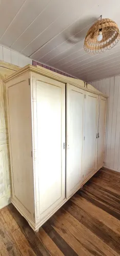 GUARDA ROUPA RETRO MADEIRA MACIÇA EMBUIA