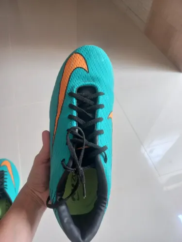 Chuteira futsal semi nova T.42