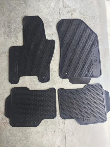 Tapetes Originais Jeep Compass  Emborrachados - Conjunto Completo Mopar