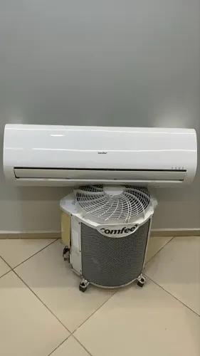 Ar-Condicionado Comfee convencional - 18.000 BTUs (Instalado)