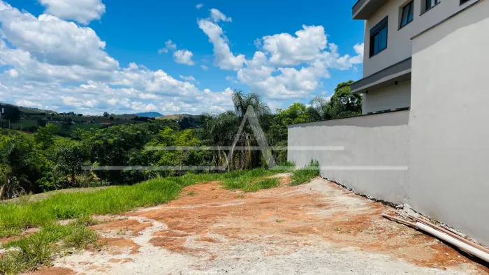 CONDOMÍNIO RESIDENCIAL SAN VITALE - Lote fundo para área verde