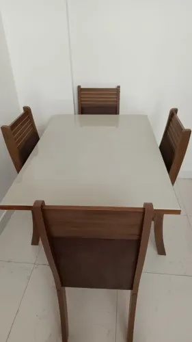 Mesa de jantar 4 cadeiras
