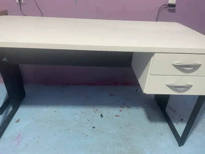 Mesa de escritório branca