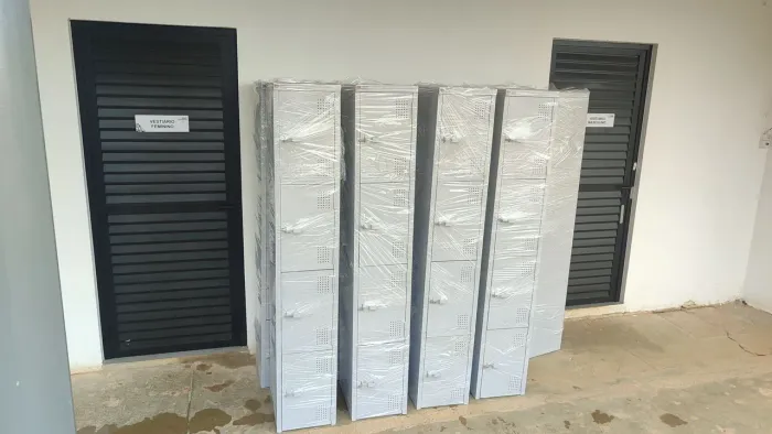 Roupeiro de Aço 4 Portas Schier Móveis