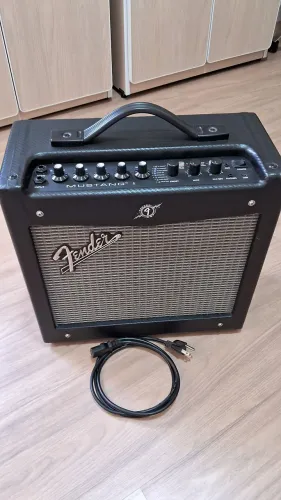 Amplificador Fender Mustang I para Guitarra