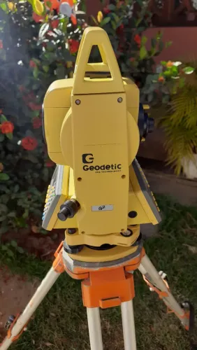 Estação Total Geodetic G2 (impecável) + Kit Completo (Usado)