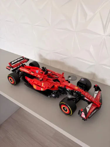 Lego Fórmula 1 - Ferrari SF-24