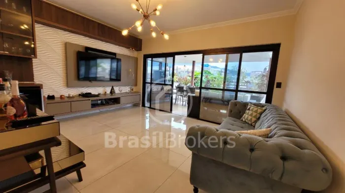 Cobertura linear, com 219 m² na Freguesia