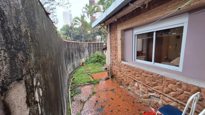Casa para locação em Bosque da Saúde com 4 quartos, sendo 1 suíte, 3 vagas, 280m²