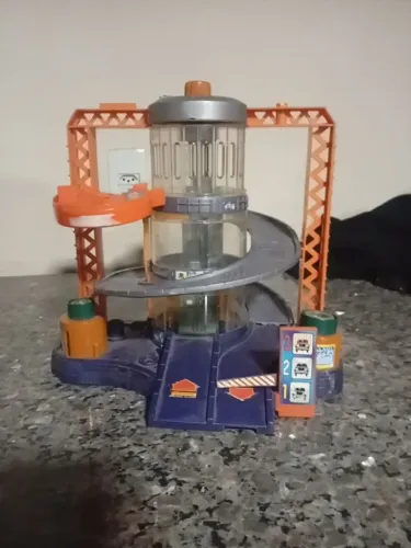 Linda pista de carrinhos Hotwheels ela e de lava jato em estado bom