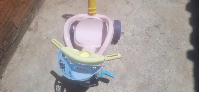 Triciclo infantil abelinha