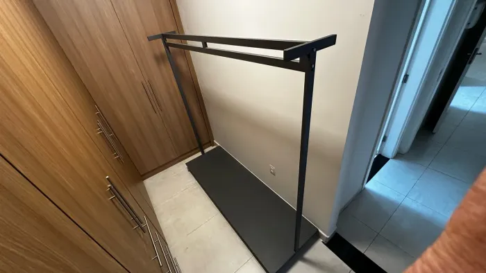Arara para roupas com sapateira