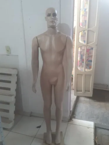 Vendo 2 manequins, um feminino outro masculino